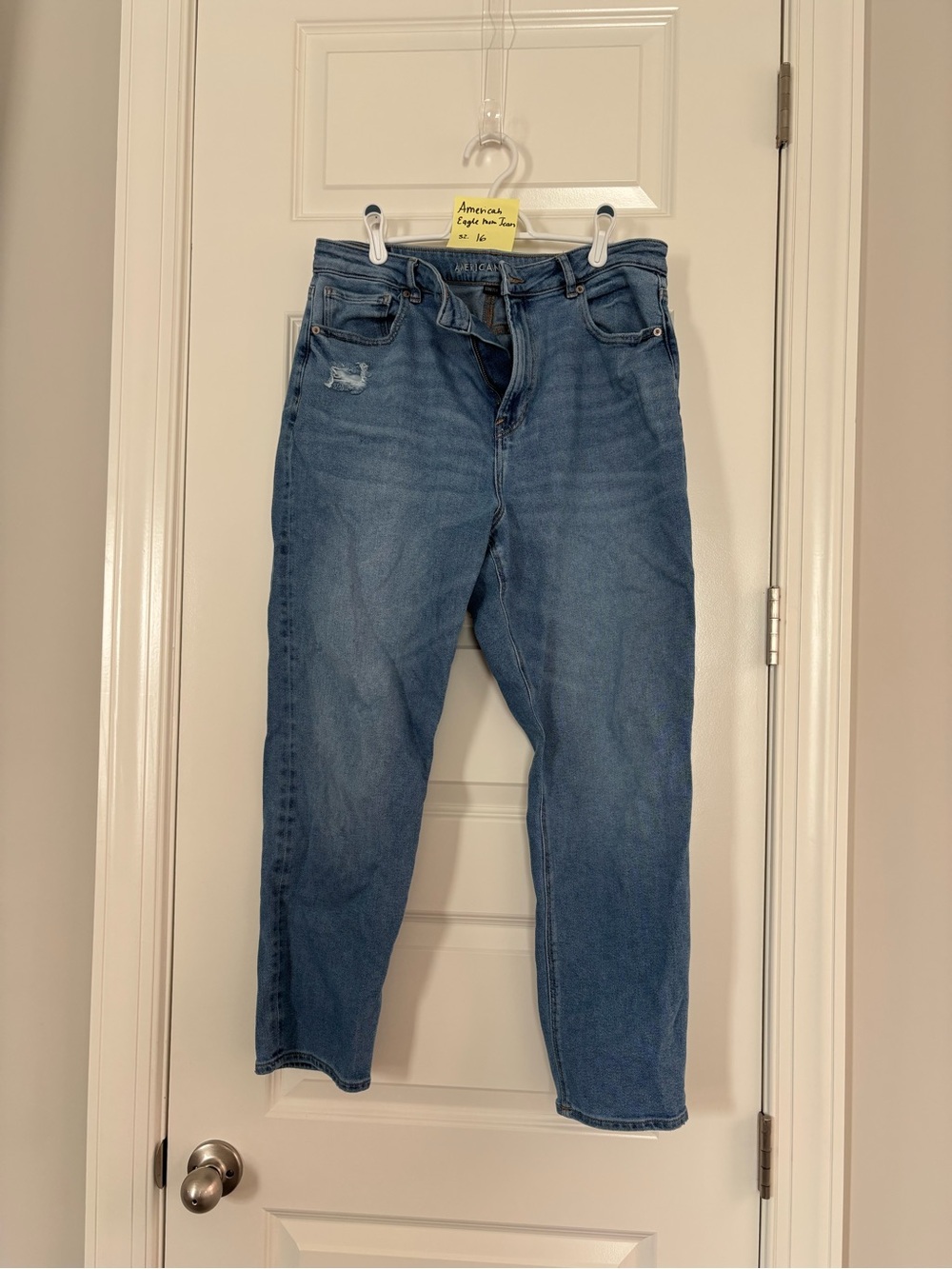 American Eagle Outfitters Straight Leg Jeans in Medium Blue